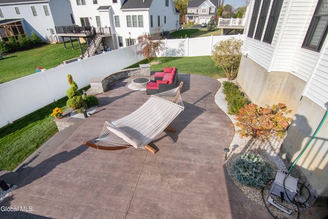 9 Sunflower Terrace, Clifton Park, NY 12065