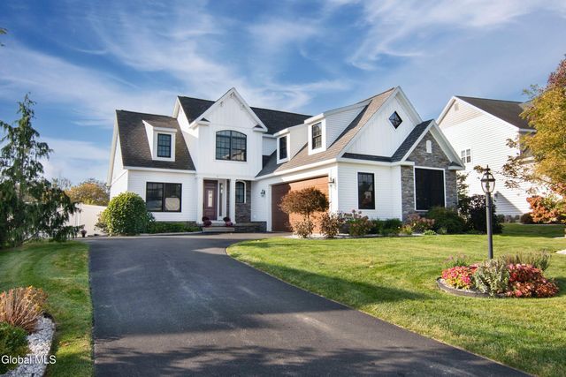 9 Sunflower Terrace, Clifton Park, NY 12065