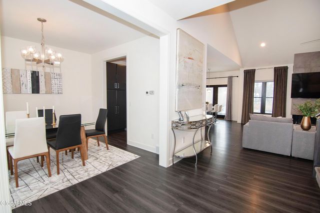 9 Sunflower Terrace, Clifton Park, NY 12065