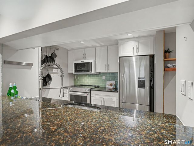 127 Greyrock Place 1208, Stamford, CT 06901