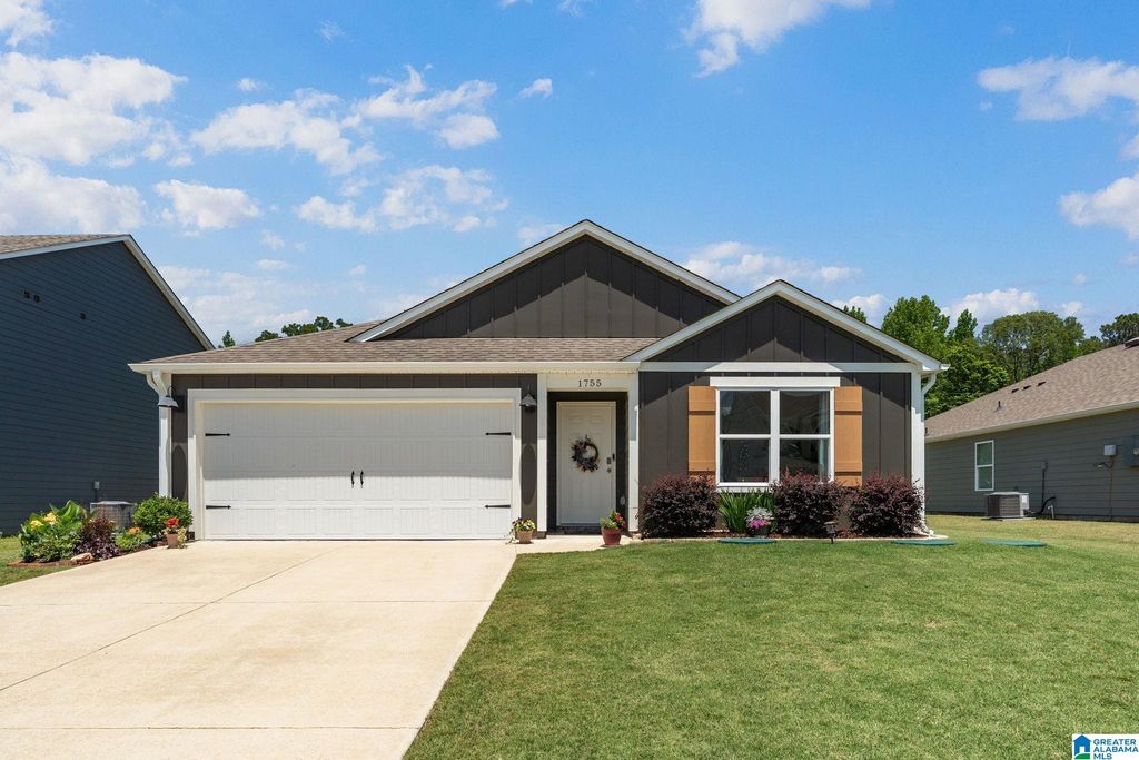 1755 DIXON CIRCLE, Mount Olive, AL 35117