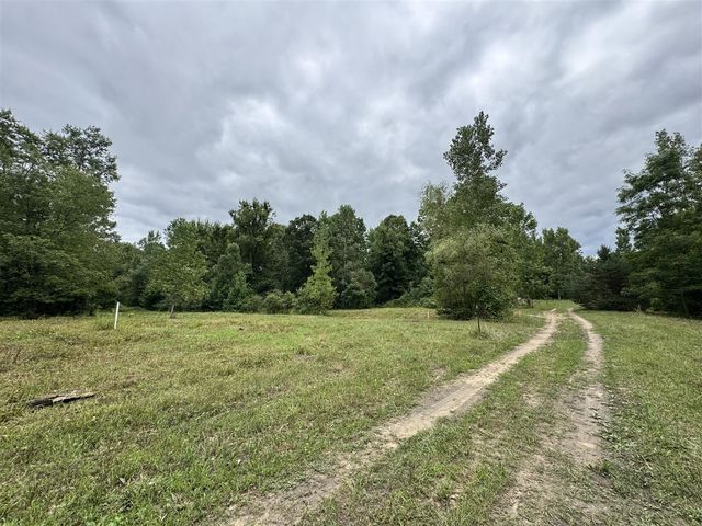 5570 Golf Club Road, Howell, MI 48843