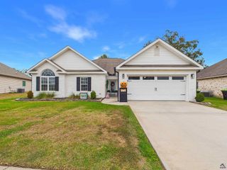 422 Madison Place Parkway, Byron, GA 31008