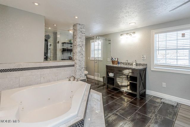 2133 Westedge Drive, Toledo, OH 43614