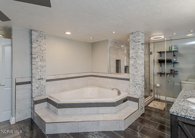 2133 Westedge Drive, Toledo, OH 43614