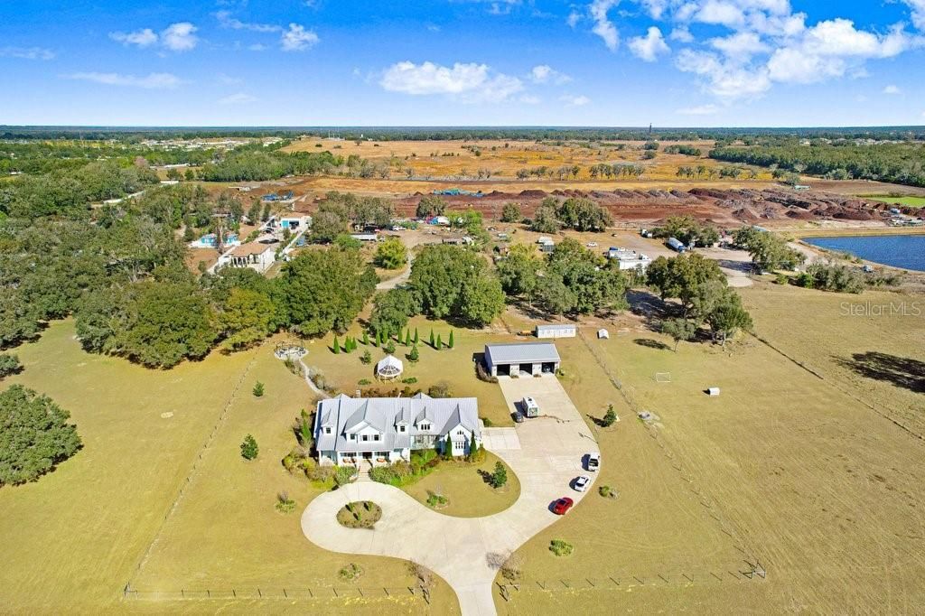 Image 2 of property listing at 11634 DAVIS POOL ROAD, Seffner, FL 33584