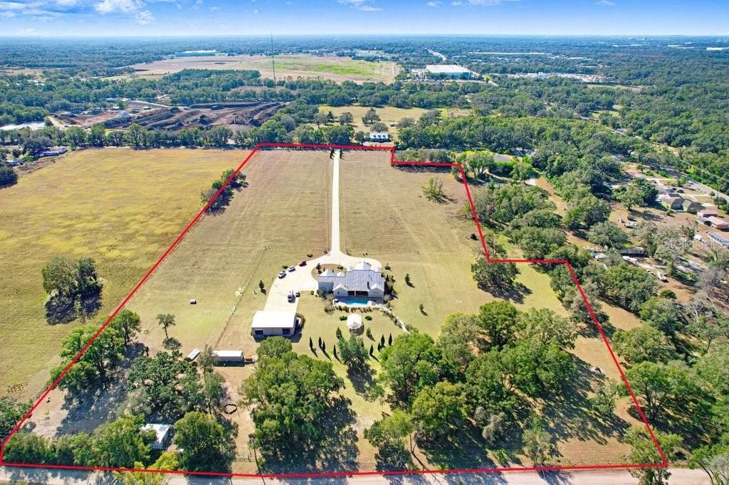 Image 3 of property listing at 11634 DAVIS POOL ROAD, Seffner, FL 33584