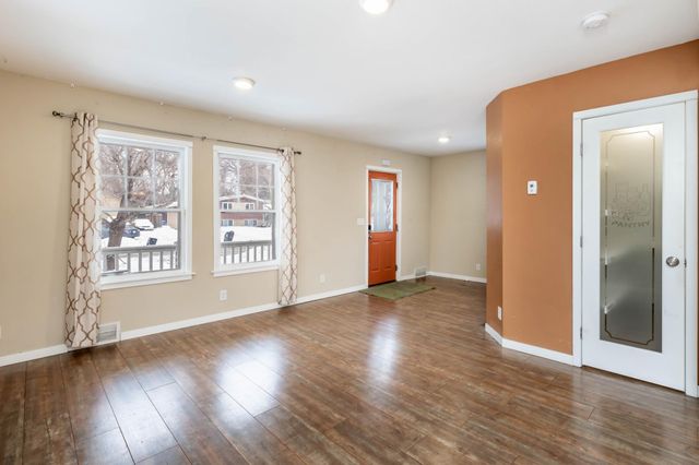 1329 10th Street N, Fargo, ND 58102