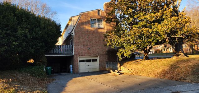 801 Dickerson LN, Blacksburg, VA 24060