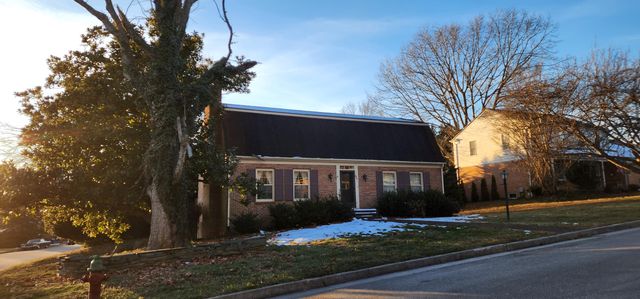 801 Dickerson LN, Blacksburg, VA 24060