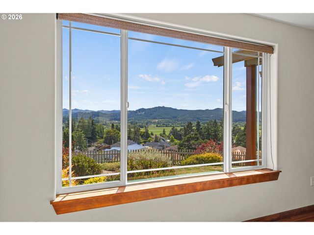 2217 KING Ln, Myrtle Point, OR 97458