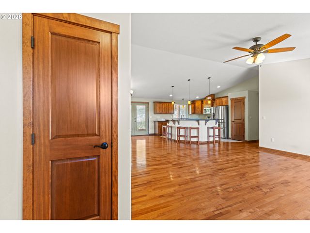2217 KING Ln, Myrtle Point, OR 97458