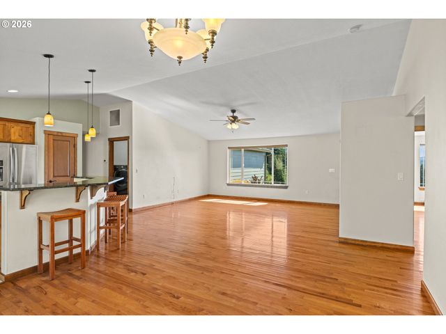 2217 KING Ln, Myrtle Point, OR 97458