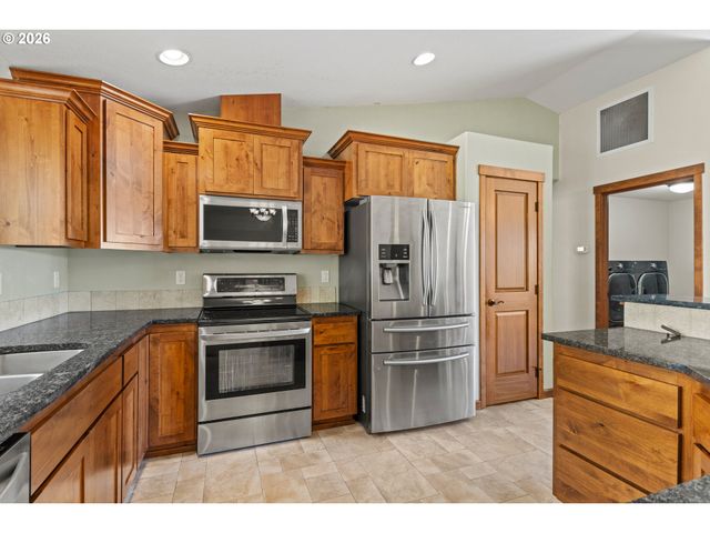 2217 KING Ln, Myrtle Point, OR 97458
