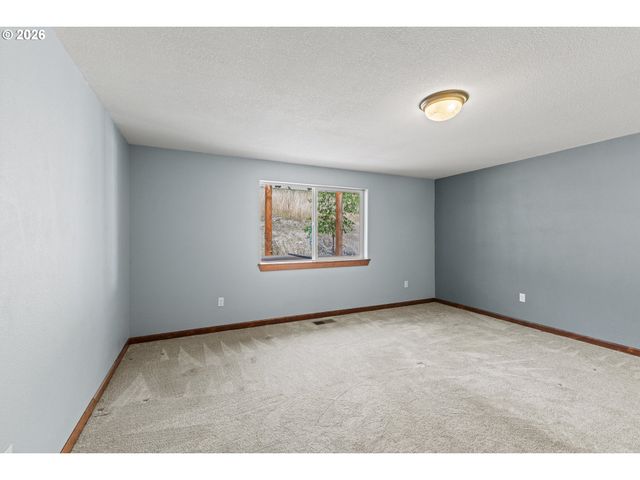 2217 KING Ln, Myrtle Point, OR 97458