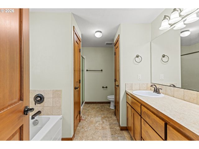 2217 KING Ln, Myrtle Point, OR 97458