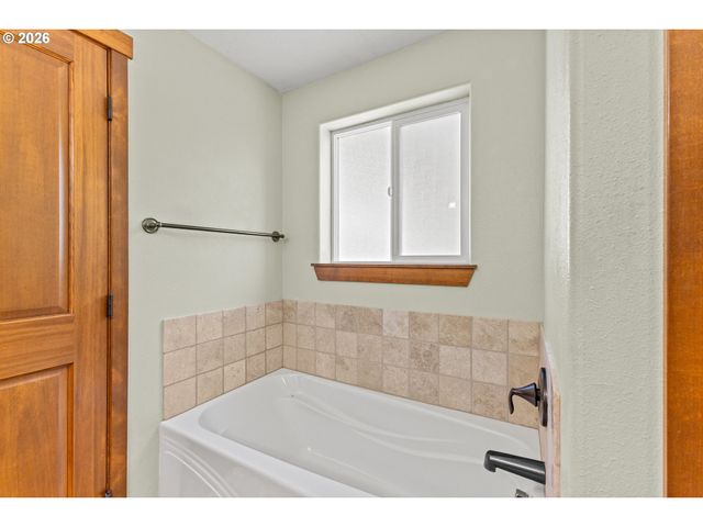 2217 KING Ln, Myrtle Point, OR 97458