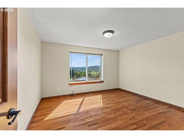 2217 KING Ln, Myrtle Point, OR 97458