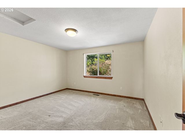 2217 KING Ln, Myrtle Point, OR 97458