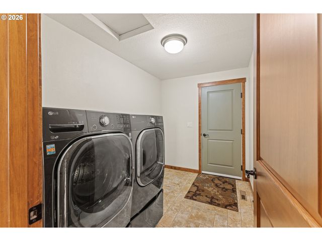 2217 KING Ln, Myrtle Point, OR 97458