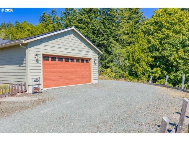 2217 KING Ln, Myrtle Point, OR 97458
