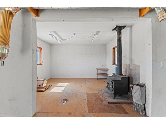 2217 KING Ln, Myrtle Point, OR 97458