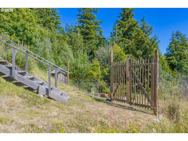 2217 KING Ln, Myrtle Point, OR 97458