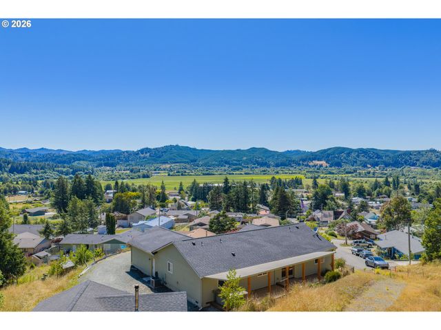 2217 KING Ln, Myrtle Point, OR 97458