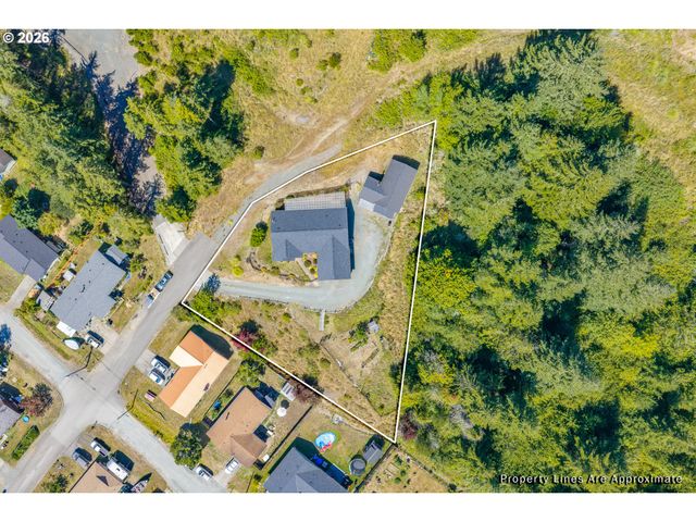 2217 KING Ln, Myrtle Point, OR 97458