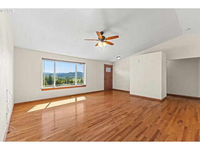 2217 KING Ln, Myrtle Point, OR 97458
