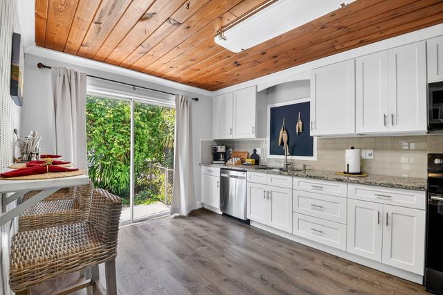 1123 Oak Street, West Palm Beach, FL 33405