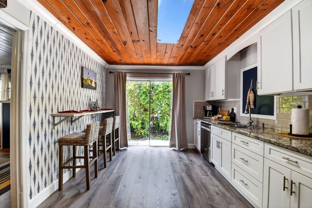 1123 Oak Street, West Palm Beach, FL 33405