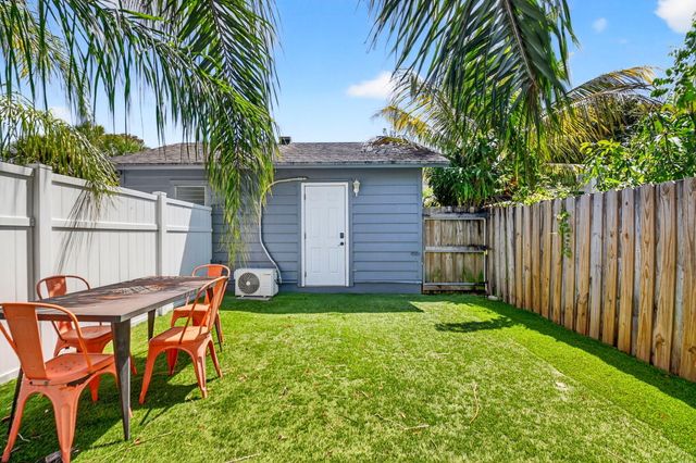 1123 Oak Street, West Palm Beach, FL 33405