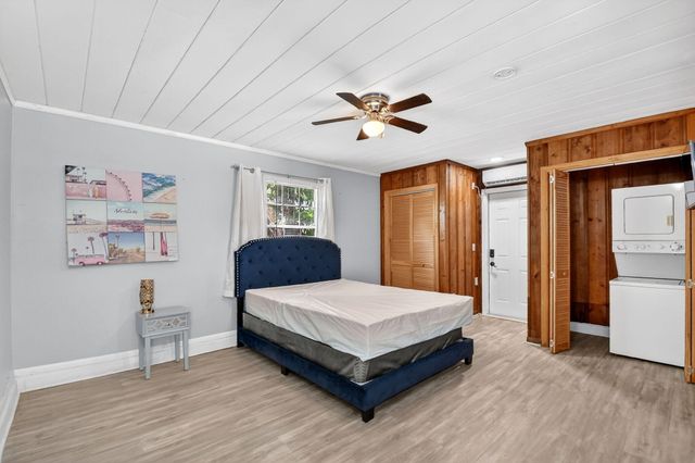 1123 Oak Street, West Palm Beach, FL 33405