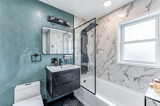 5215 W 63rd Place, Chicago, IL 60638