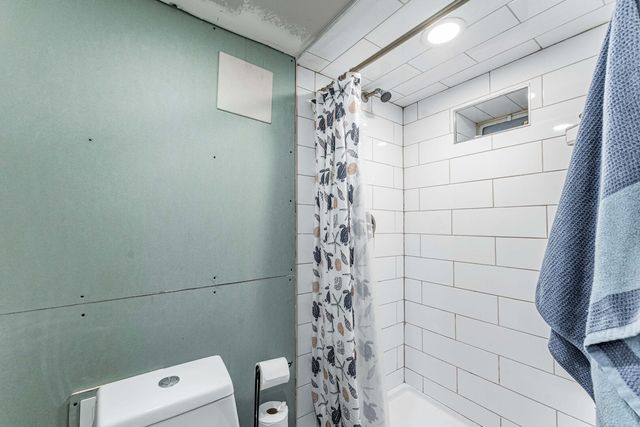5215 W 63rd Place, Chicago, IL 60638