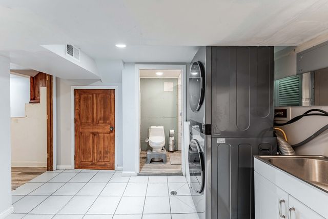 5215 W 63rd Place, Chicago, IL 60638
