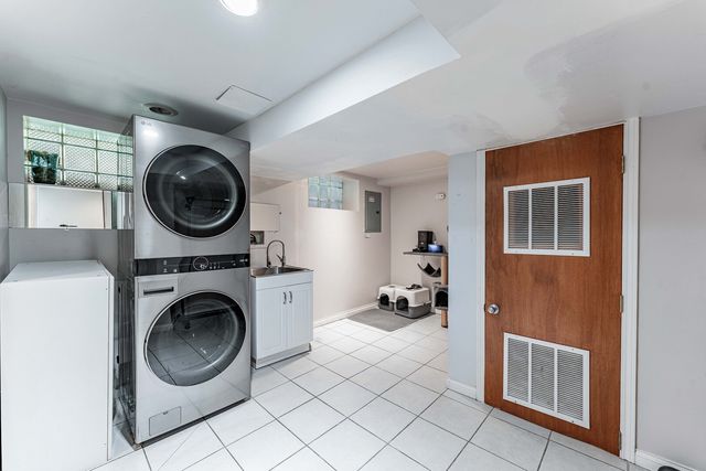 5215 W 63rd Place, Chicago, IL 60638