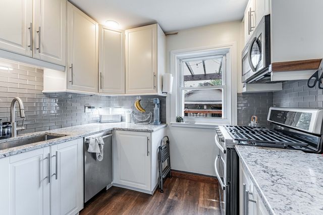 5215 W 63rd Place, Chicago, IL 60638