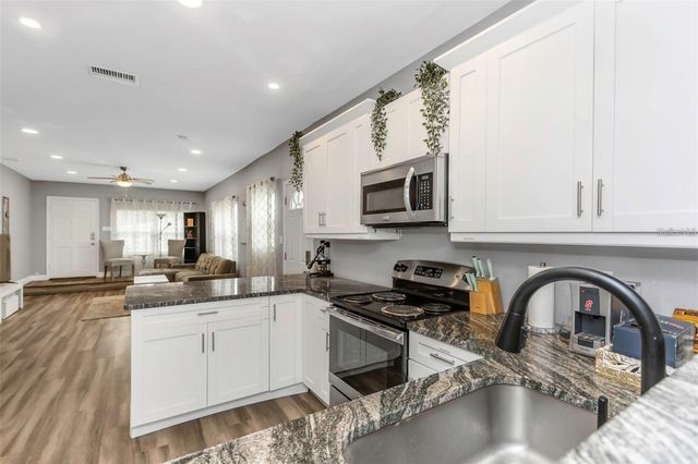 206 N HIMES AVENUE, Tampa, FL 33609
