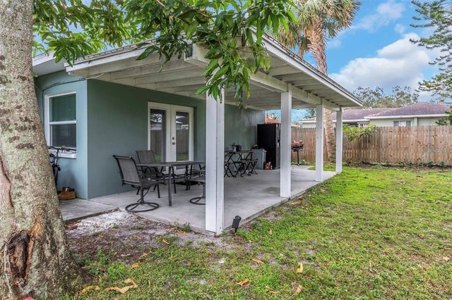 206 N HIMES AVENUE, Tampa, FL 33609