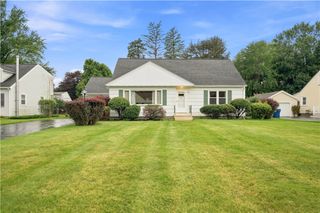 15 Austin Drive, Penfield, NY 14625