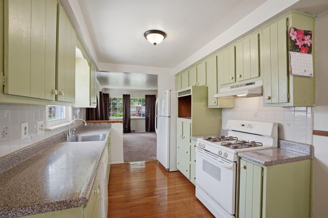35843 Rewa Street, Clinton Twp, MI 48035