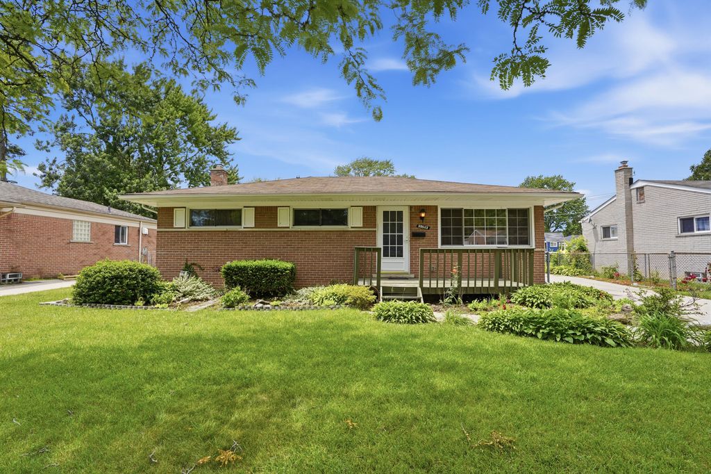 35843 Rewa Street, Clinton Twp, MI 48035