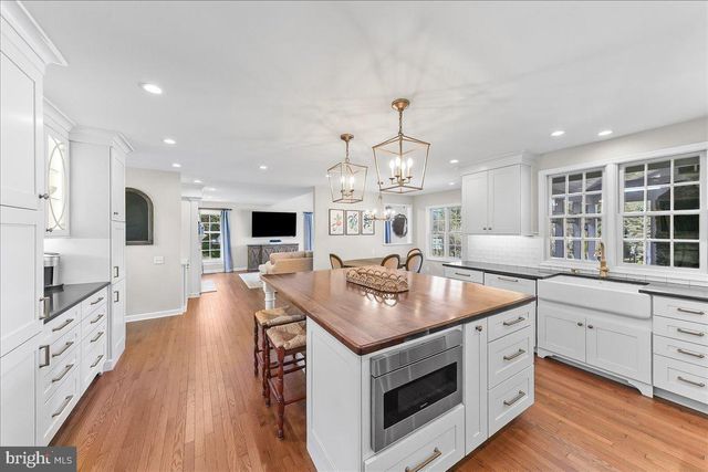 345 COUNTRY LN, Phoenixville, PA 19460