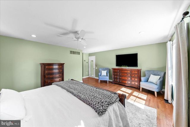 345 COUNTRY LN, Phoenixville, PA 19460