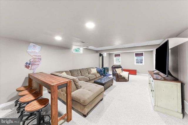 345 COUNTRY LN, Phoenixville, PA 19460