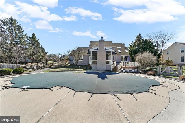 345 COUNTRY LN, Phoenixville, PA 19460