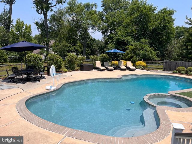 345 COUNTRY LN, Phoenixville, PA 19460