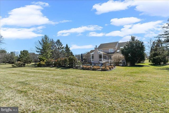 345 COUNTRY LN, Phoenixville, PA 19460